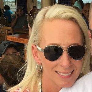 Meet your Posher, Leanne